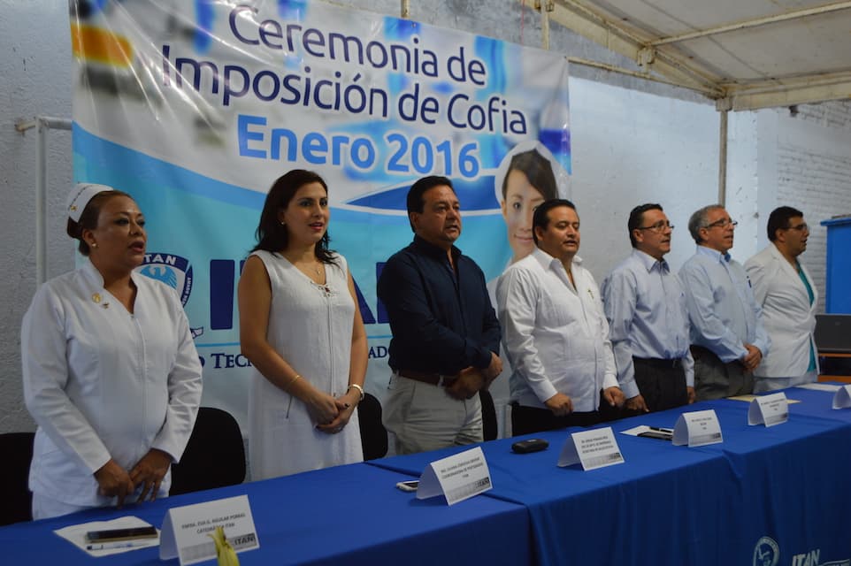 Imponen Cofias a Enfermeras y Enfermeros